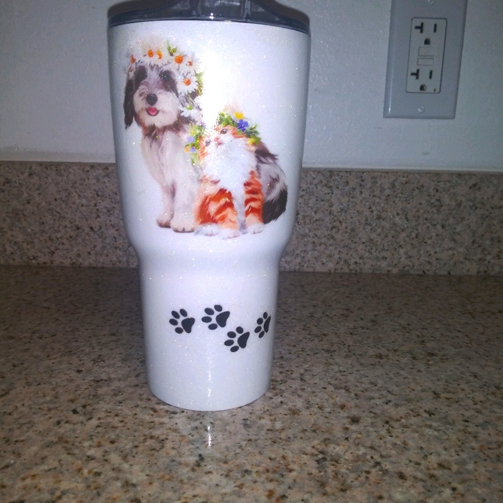A 30 oz tumbler